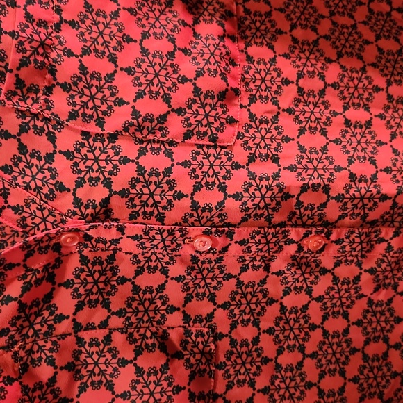 Express Red And Black Snowflake Blouse - Picture 4 of 4